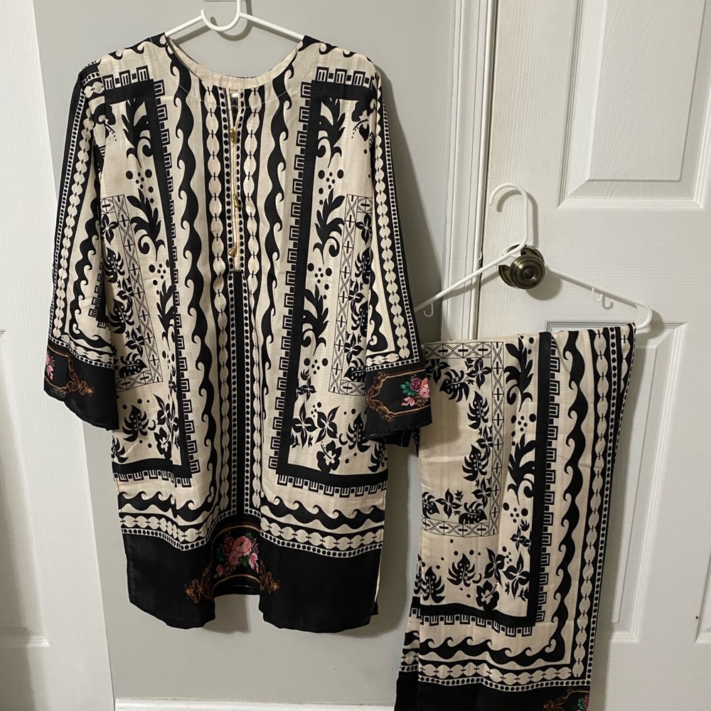 Elegant Black and Cream Patterned dress